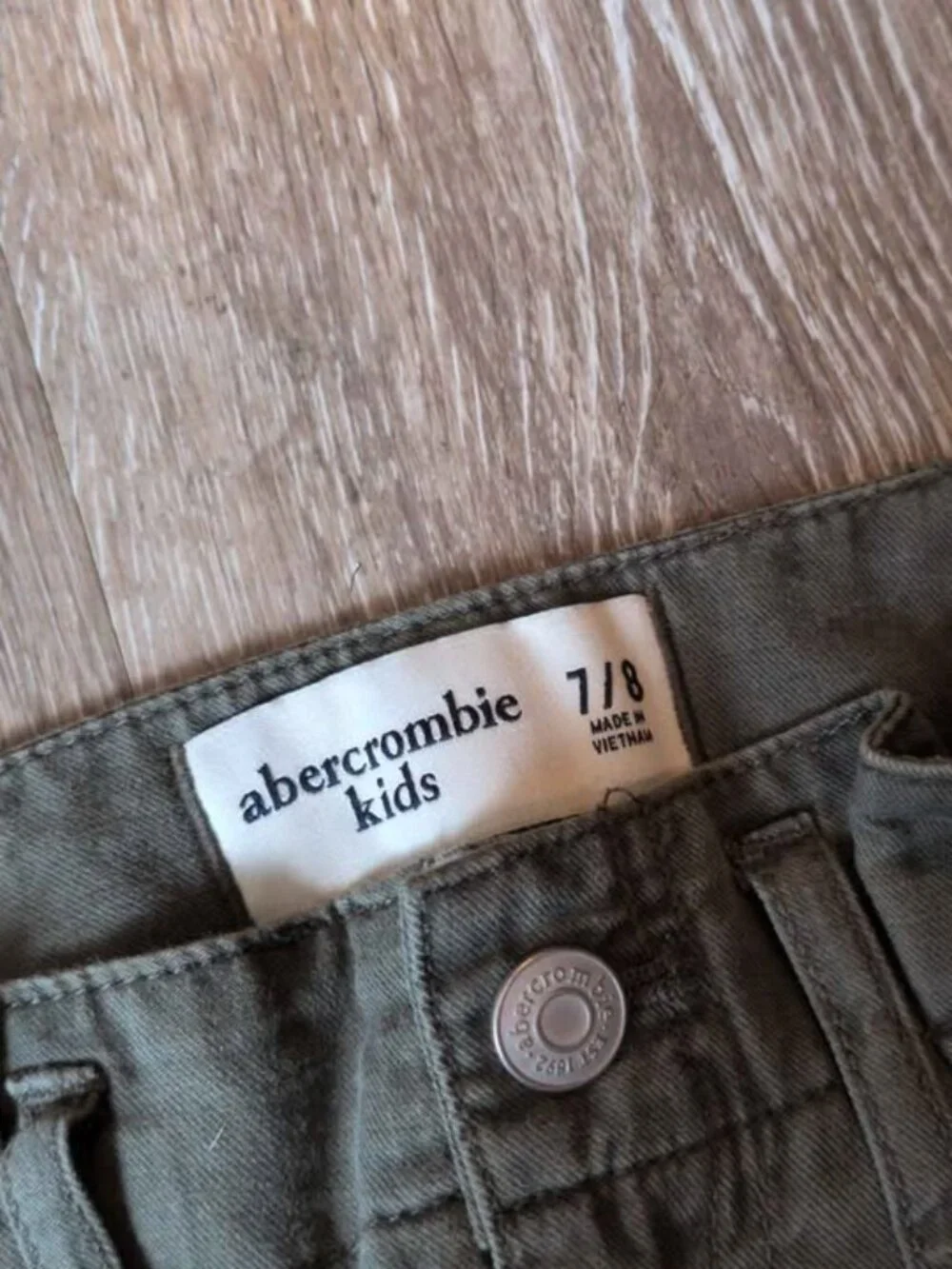 Abercrombie Kids Size 7/8 Olive Green Pleated Chino Pants
